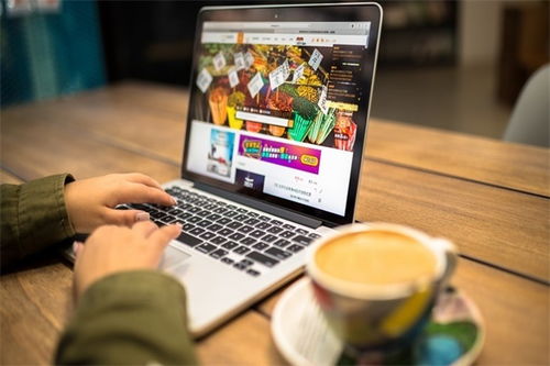 在濟(jì)南網(wǎng)站建設(shè)中,誰能為模板網(wǎng)站打抱不平